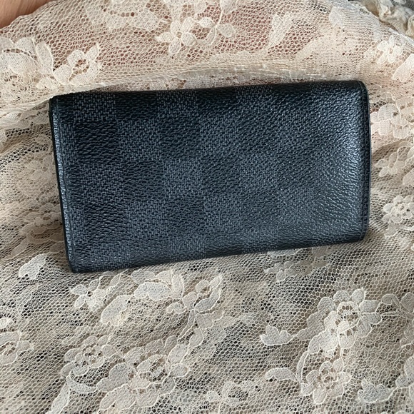 Louis Vuitton Graphite Key Pouch - Picture 16 of 16